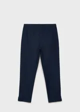 Calza capri azul oscuro de tejido elástico.