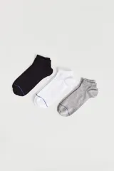 Pack de tres pares de soquetes tobilleros en color negro, blanco y gris con detalles en azul.