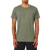 Remera de manga corta verde con rayas horizontales en tonos de verde y gris, con bolsillo en el pecho.