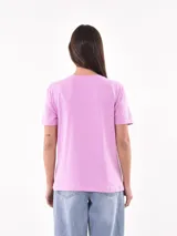 Remera blanca de algodón con estampado de limones y texto en azul.