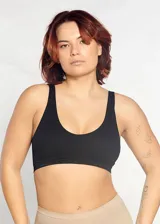 Soutien top blanco de rib, con escote en V y copas removibles.