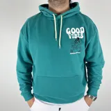 Canguro verde inglés de algodón peletizado, corte oversize, con capucha y cordones blancos. Estampa frontal y trasera con la frase "Good Vibes" y un personaje animado.