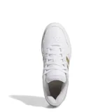 Championes Adidas Hoops 3.0 Bold, color blanco con detalles dorados en las tres tiras laterales.