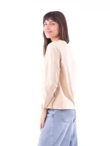 Remera blanca de manga larga con cuello redondo y estampado frontal con la frase "All my love darling" en color celeste.