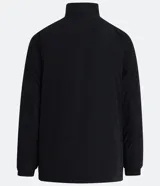 Campera negra para hombre, modelo alargado, confeccionada en poliamida, con cuello alto, puños ajustados, bolsillos y cierre frontal por cremallera.