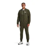 Pantalón de jogging gris jaspeado de Under Armour, modelo Rival Terry Jogger, para hombre. Confeccionado en tejido de felpa suave, con cintura elástica ajustable con cordón y logo de la marca estampado en la pierna izquierda.