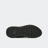 Championes Reebok Nano Gym color negro, ideales para correr, entrenar con pesas y clases de fitness. Diseño tipo botín con ajuste cómodo, base de TPU para soporte lateral y suela de EVA y goma.