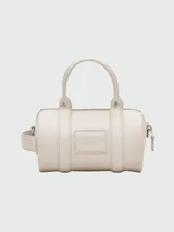 Cartera de cuero color beige con diseño compacto y logo en relieve de Marc Jacobs.