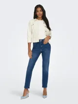 Jeans de tiro alto color azul denim, corte recto y tejido elástico.