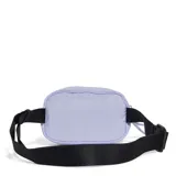 Riñonera Adidas Training color lila con logo plateado. Cuenta con correa ajustable negra y cierre con tirador grande.