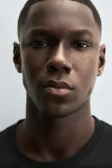 Pack de tres camisetas básicas de hombre, corte regular, cuello redondo y manga corta.