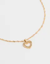 Cadena dorada con dije de corazón calado con strass.