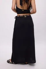 Falda larga negra de algodón con detalle de caderín con lazo.