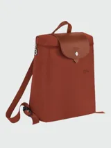 Mochila Longchamp modelo Le Pliage Green, color ladrillo con detalles en cuero marrón.