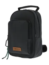 Bandolera negra RKF Water Resistant fabricada con poliéster reciclado. Cuenta con compartimento principal con cierre a prueba de agua, bolsillo interior con cierre, bolsillo delantero con cierre a prueba de agua, bolsillo trasero con cierre a prueba de agua, correa ajustable y llavero mosquetón.