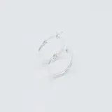 Aros tipo argolla de plata 925, de 18mm de diámetro y 1.5mm de ancho.