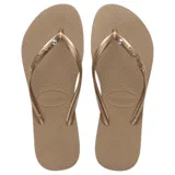 Ojotas Havaianas Slim Crystal Swarovski II color dorado, con tira delgada y aplique de cristal Swarovski.