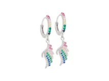 Caravanas de Plata 925 con dije en forma de ala, adornadas con circonitas multicolores.