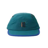 Gorro de cinco paneles color verde azulado con visera curva y ribete azul. Logo de Rip Curl bordado en el frente y texto bordado en el lateral. Cuenta con paneles de malla en los laterales para ventilación y cierre ajustable en la parte posterior.