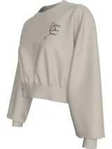 Buzo color beige de corte boxy, con cuello redondo, puños y ruedo acanalados. Presenta el logo de Calvin Klein Jeans bordado en el pecho.