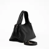 Bandolera negra de cuero sintético con correa ajustable y herrajes dorados.