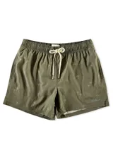 Short de baño blanco con estampado de hojas de palmera en tonos verde, rojo y amarillo.