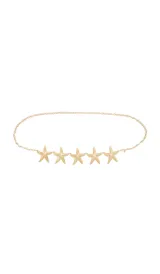 Cinto dorado con cadena y cinco dijes de estrellas de mar.