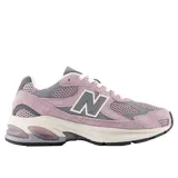 Championes New Balance modelo U2010WCC, color rosado (malva) con detalles en gris y entresuela crema. Presentan una combinación de malla transpirable y gamuza, con el logo 'N' en el lateral.