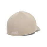 Gorro Under Armour color verde militar con logo bordado en negro.