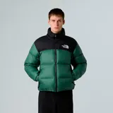 Campera puffer verde y negra The North Face modelo Retro Nuptse 700, con relleno de plumas, cierre frontal y cuello alto.