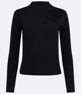 Blusa de punto negra con cuello redondo, manga larga y abertura circular en el hombro.