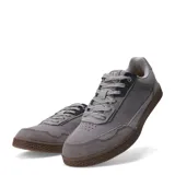 Championes urbanos Caterpillar Pause Retro Leather, color gris con suela marrón.