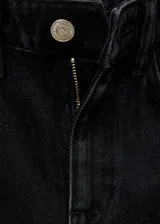 Pantalón de jean negro de corte recto.