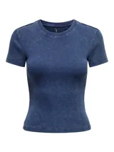 Top azul de corte cropped, con cuello redondo y mangas cortas.