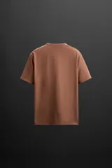 Camiseta relaxed fit color beige confeccionada en tejido con mezcla de algodón, cuello redondo, manga corta y logo estampado en el bajo. Zara Athleticz.