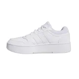 Zapatillas Adidas Hoops 3.0 Bold, color blanco, con diseño clásico, forro de malla y empeine de piel sintética con las tres bandas características de la marca. Suela de goma gruesa.