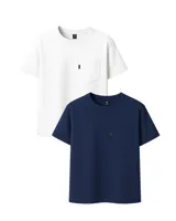 Pack de dos remeras lisas de algodón, una blanca y otra azul marino, con bolsillo en el pecho.