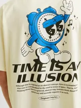 Camiseta color crema de manga corta y cuello redondo con fit holgado. Estampa en el frente con la frase "Time is an illusion" y dibujo de un reloj derretido.
