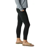 Calza deportiva negra de tiro alto, confeccionada en poliéster reciclado y elastano, con tecnología Omni-Wick™ y bolsillo lateral en la pierna.