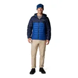 Campera puffer negra con capucha, cierre frontal completo, bolsillos laterales con cierre y logo de Columbia bordado en blanco en el pecho.