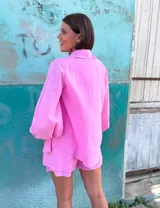 Conjunto de camisa manga globo y short forrado, color celeste.