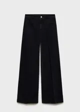 Pantalón de jean negro de corte wide leg, con tiro alto, bolsillos frontales de parche y cierre frontal con cremallera y botón.