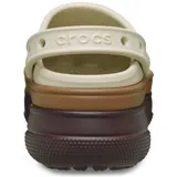 Zueco Crocs Classic Stacked color blanco con plataforma beige. Diseño con orificios Jibbitz™ en el empeine y la tira trasera.
