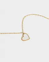 Cadena dorada con dije de corazón con interior de nácar.