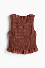 Musculosa marrón con escote redondo y diseño de punto smock.