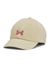 Gorro deportivo Under Armour color rosa con logo blanco bordado en el frente.
