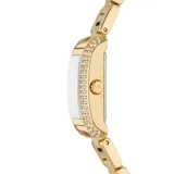 Reloj Michael Kors modelo Emery, con caja rectangular dorada con cristales incrustados y esfera blanca con números romanos. La pulsera es de acero inoxidable dorado con cierre de hebilla desplegable. Resistente al agua hasta 50 metros.