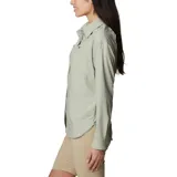 Camisa de manga larga Columbia Silver Ridge Utility, color negro, con protección solar FPU 50 y tecnología hidroabsorbente Omni-Wick. Cuenta con ventilación, bolsillo en el pecho y está hecha de material reciclado.