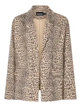 Blazer con estampado animal print en tonos beige y gris, de corte clásico con solapas y bolsillos delanteros.