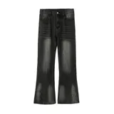 Pantalón de jean unisex, color negro con efecto desgastado y lavado. Corte Oxford (acampanado) con pinzas en los tobillos y elástico en la parte trasera de la cintura.